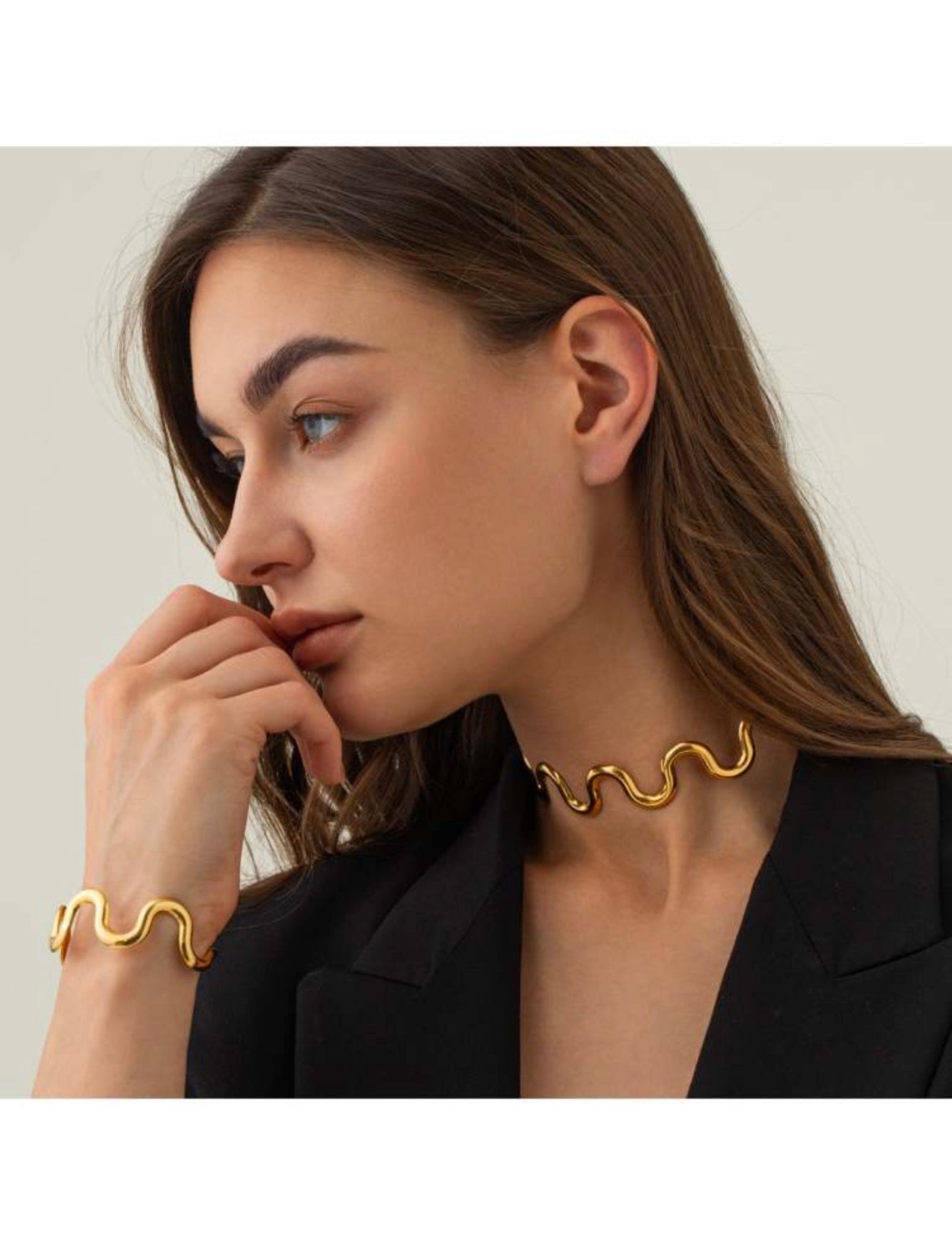 Levant Wavy Chocker